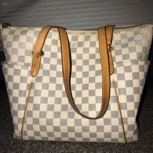 LOUIS VUITTON TOTE